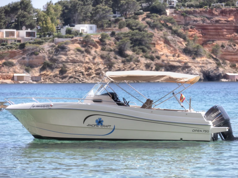 Louez un Pacific Craft sun cruiser 750 à Marina Santa Eulàlia