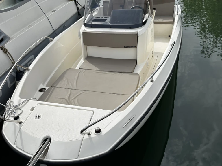 Louer Bateau à moteur avec ou sans skipper Quicksilver à Marseille