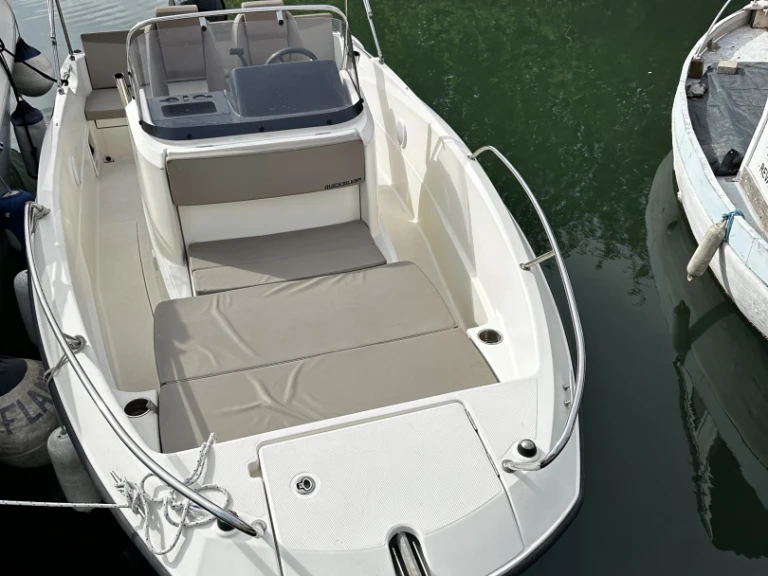 Location Bateau à moteur Quicksilver avec permis