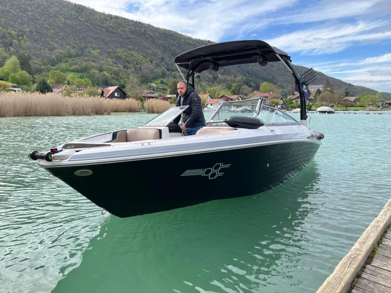Location Bateau à moteur à Annecy - Four Winns Horizon 200