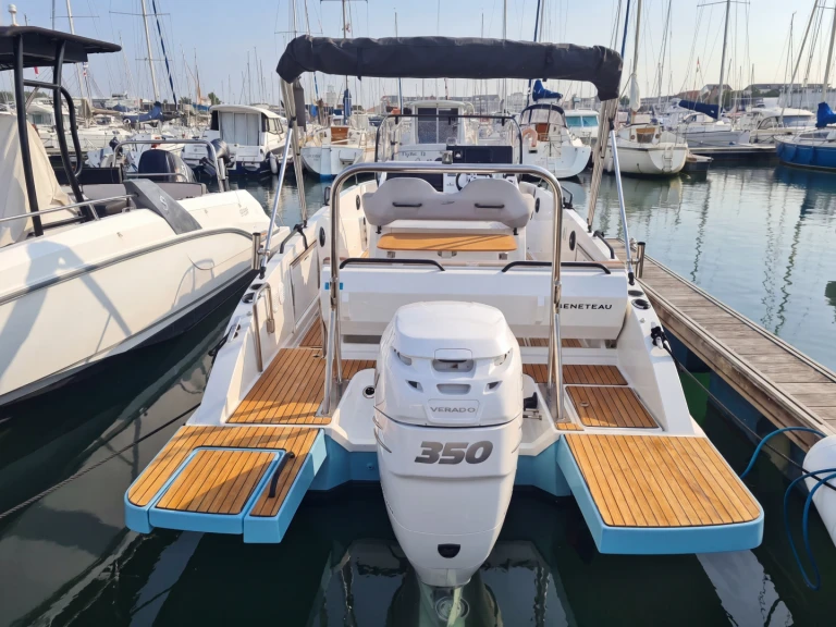 Louez un Bénéteau Flyer 8 SPACEdeck à Les Sables-d'Olonne