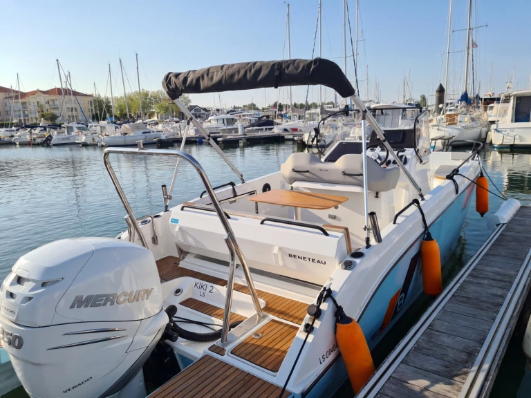 Louer Bateau à moteur avec ou sans skipper Bénéteau à Les Sables-d'Olonne
