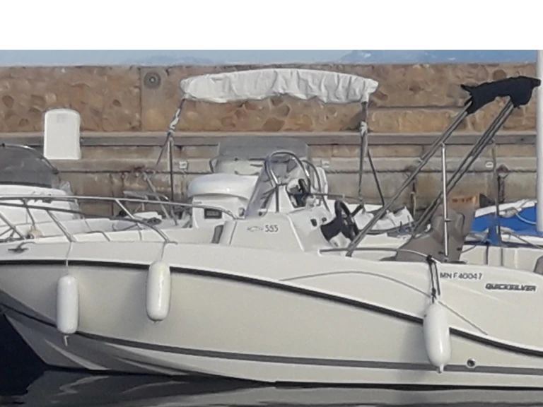 Location Bateau à moteur à Six-Fours-les-Plages - Quicksilver Quicksilver 555 Activ Open