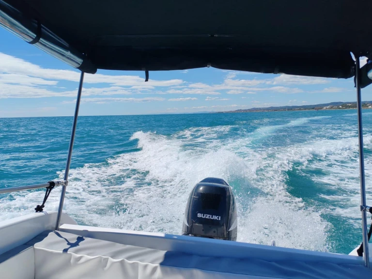 Location Bateau à moteur Four Winns avec permis