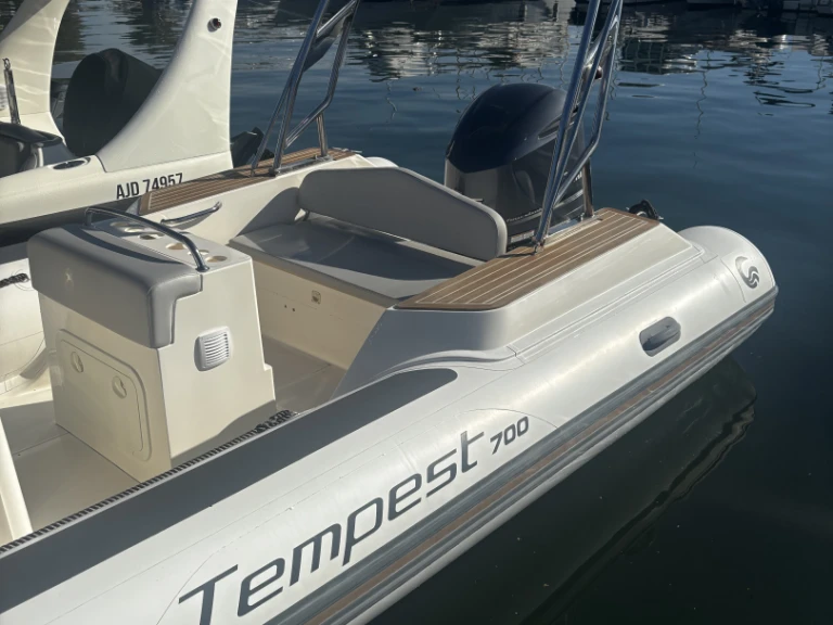 Location Semi-rigide à Porto-Vecchio - Capelli Capelli 700