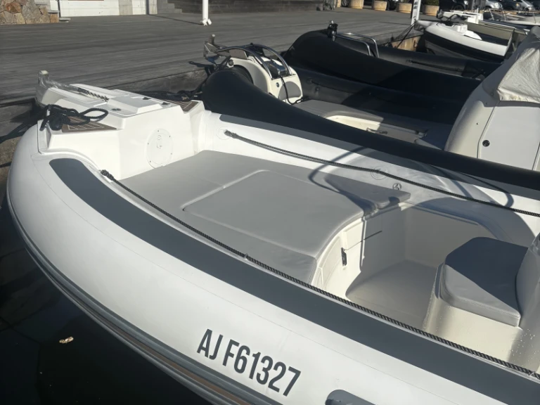 Louer Semi-rigide avec ou sans skipper Capelli à Porto-Vecchio