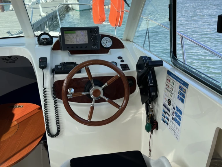 Louer Bateau à moteur avec ou sans skipper Jeanneau à Saint-Gilles-Croix-de-Vie