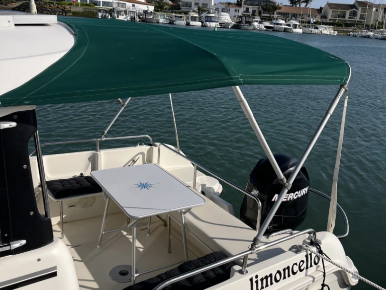 Bateau à moteur à louer à Saint-Gilles-Croix-de-Vie au meilleur prix