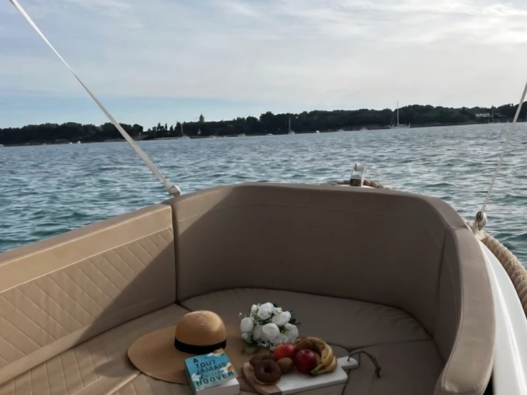Bateau à moteur à louer à France au meilleur prix