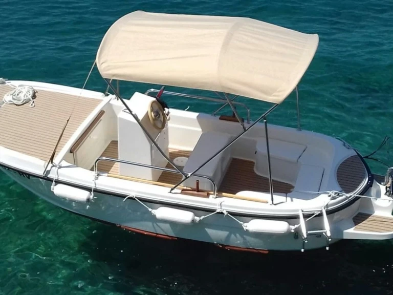 Location Bateau à moteur à Hvar - Betina 500