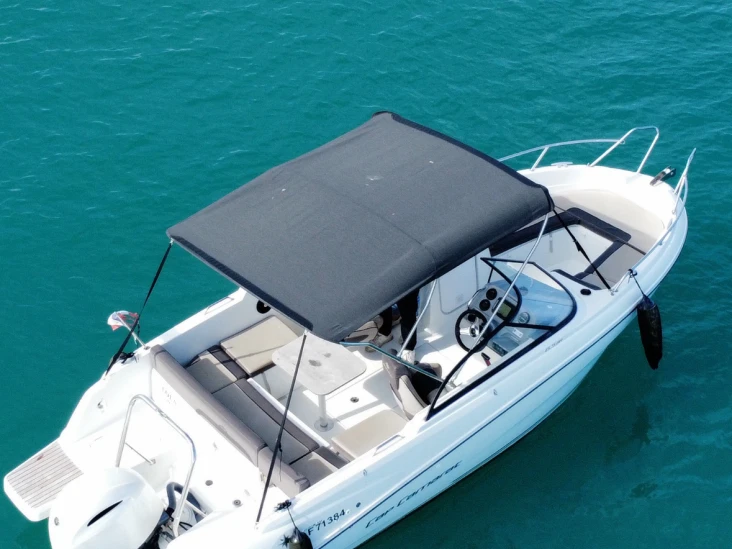 Location bateau Jeanneau Cap Camarat 6.5 BR à Antibes sur Samboat