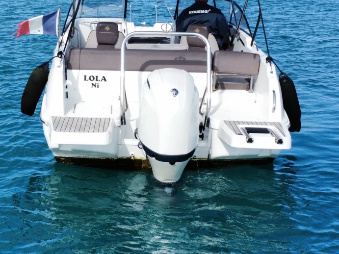 Louer Bateau à moteur avec ou sans skipper Jeanneau à Antibes