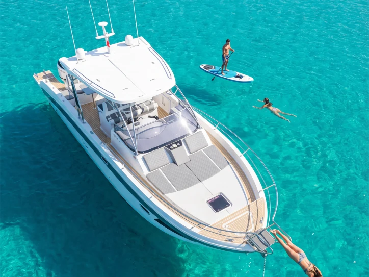 Louer Bateau à moteur avec ou sans skipper Saver à Portisco