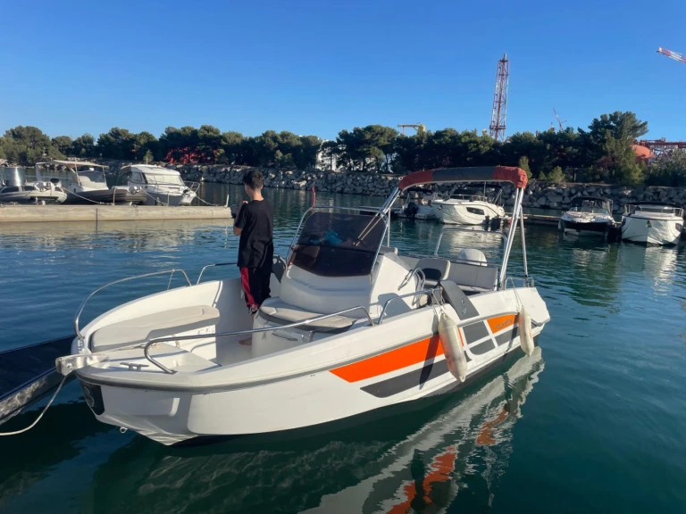 Bateau à moteur à louer à Marseille au meilleur prix