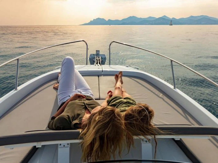 Location Bateau à moteur Jeanneau avec permis