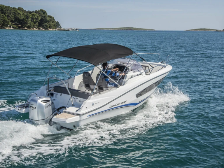 Bateau à moteur à louer à Antibes au meilleur prix