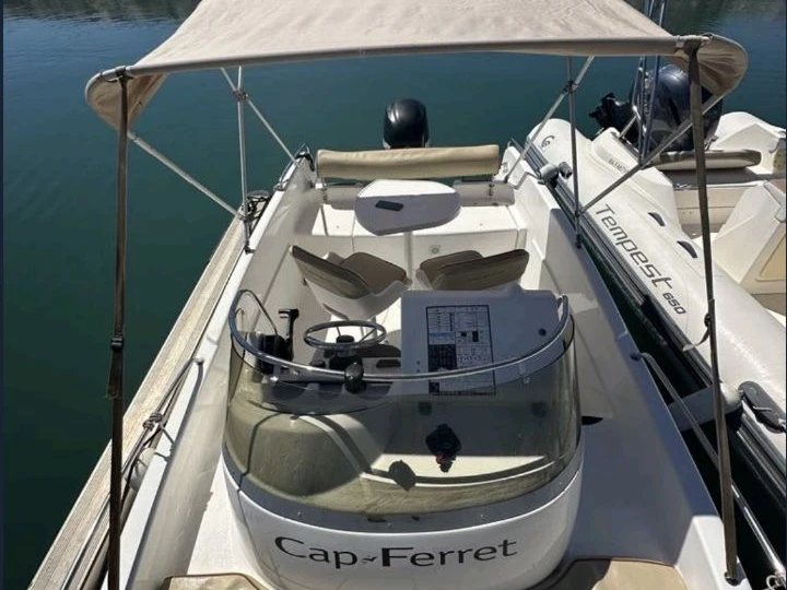 Location bateau Six-Fours-les-Plages pas cher Cap Ferret 552 Sun Deck