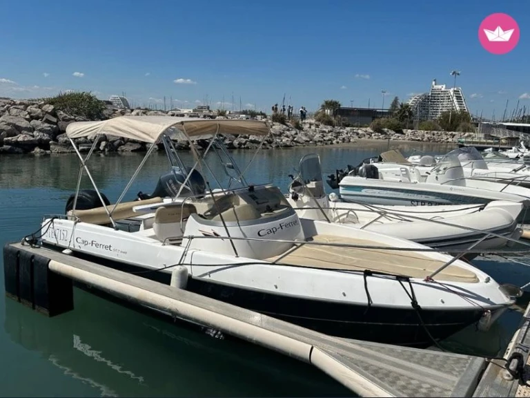 Location Bateau à moteur à Six-Fours-les-Plages - B2 Marine Cap Ferret 552 Sun Deck