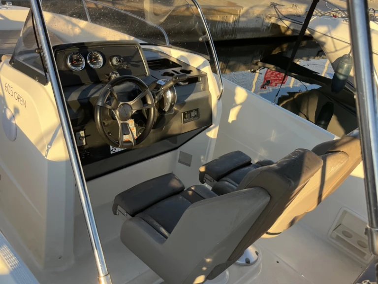 Bateau à moteur à louer à Marseille au meilleur prix