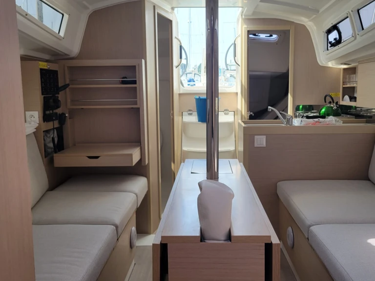 Location bateau Saint-Quay-Portrieux pas cher Oceanis 30.1