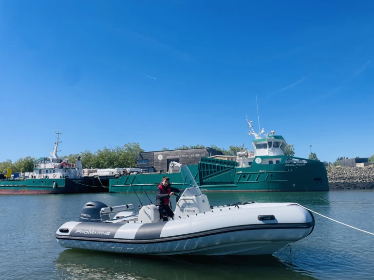 Louer Semi-rigide avec ou sans skipper Zodiac à Arzon
