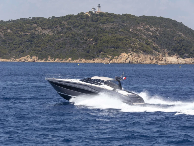 Location à Saint-Tropez - Riva Virtus 63 sur SamBoat