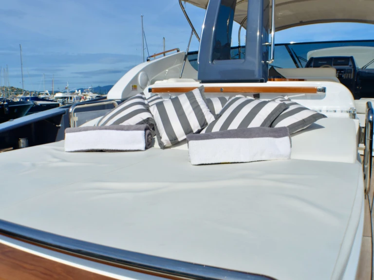 Louez un Riva Virtus 63 à Saint-Tropez