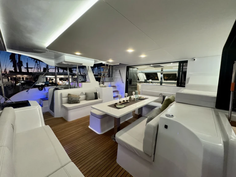 Louer Catamaran avec ou sans skipper Aventura yachts à Marina El Portet de Dénia