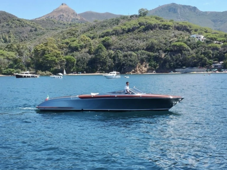 Location Bateau à moteur Riva avec permis