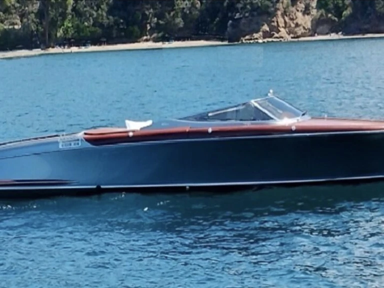 Riva Aquariva 33 a louer à Port de Saint Tropez