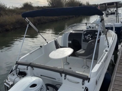 Location bateau Sainte-Marie-la-Mer pas cher Cap Camarat 5.5 WA Serie 2