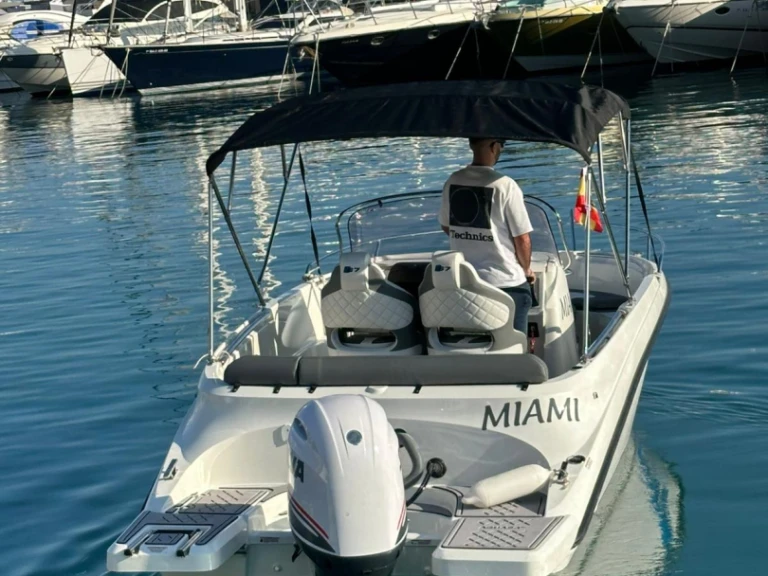 Louer Bateau à moteur avec ou sans skipper Astec à Altea