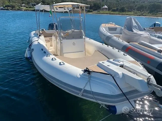 Semi-rigide à louer à Porto Rotondo au meilleur prix