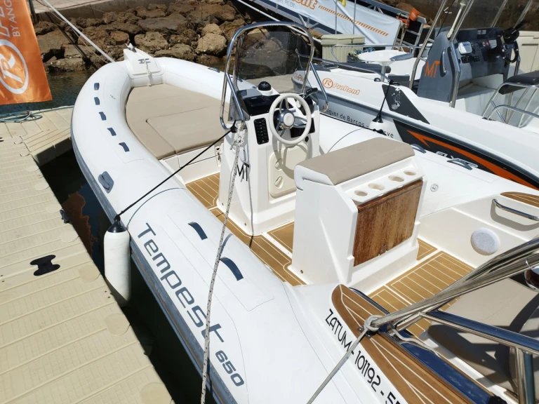 Location Semi-rigide à Portimão - Capelli Tempest 650