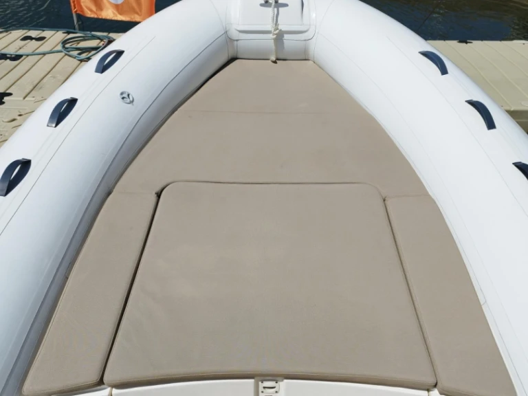 Louer Semi-rigide avec ou sans skipper Capelli à Portimão