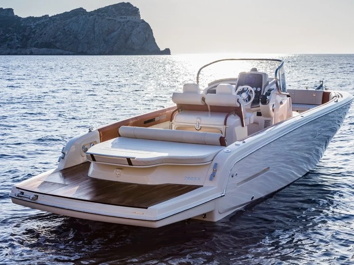 Location bateau Invictus  280 SX à Portimão sur Samboat