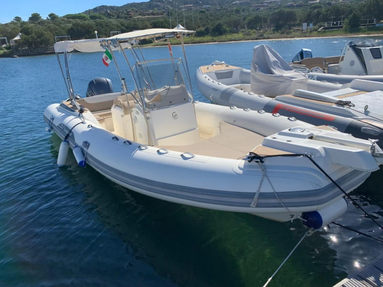 Semi-rigide à louer à Porto Rotondo au meilleur prix