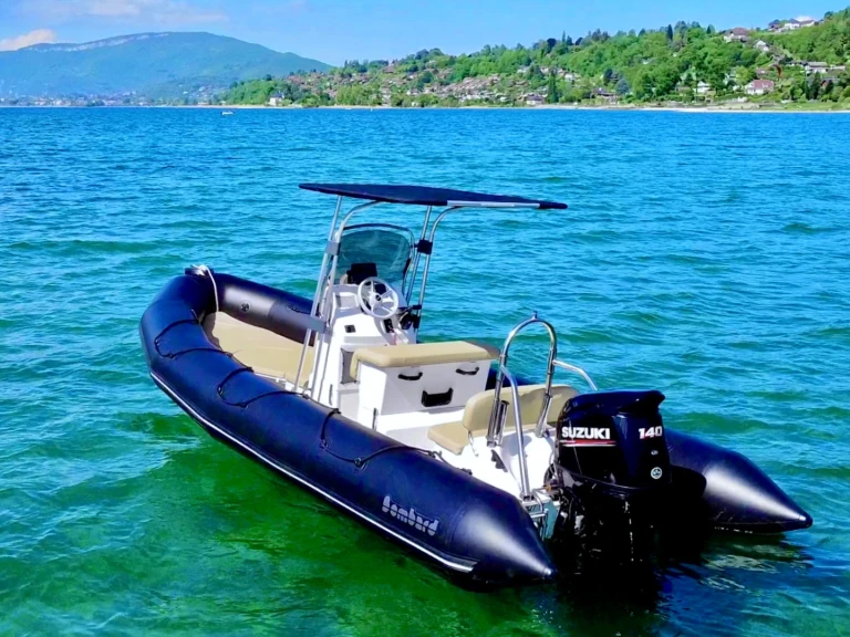 Bateau à moteur à louer à Aix-les-Bains au meilleur prix