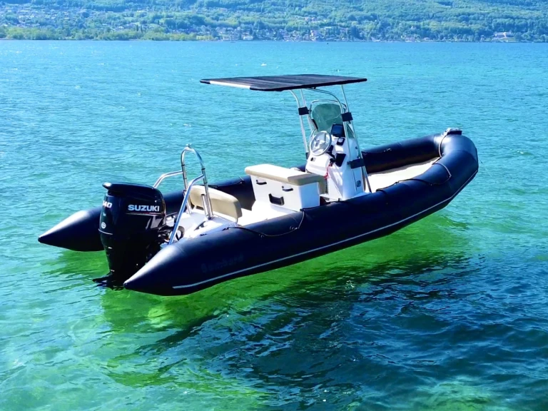 Louer Bateau à moteur avec ou sans skipper Bombard à Aix-les-Bains