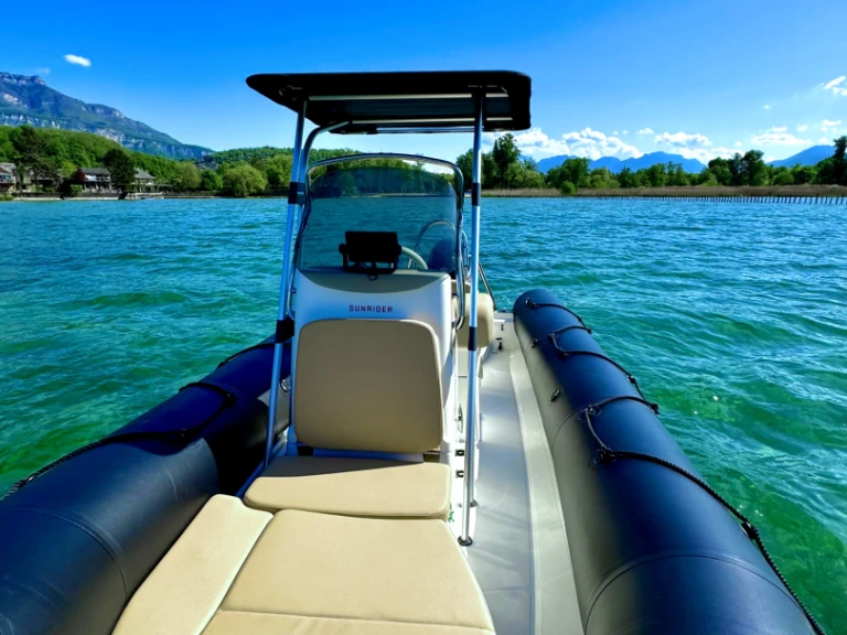 Location Bateau à moteur à Aix-les-Bains - Bombard Sunrider 650