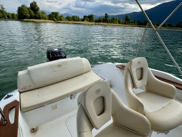 Louer Bateau à moteur avec ou sans skipper Sessa Marine à Aix-les-Bains