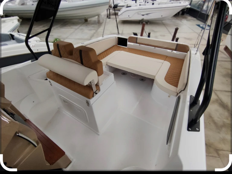 Bateau à moteur à louer à Taormina au meilleur prix