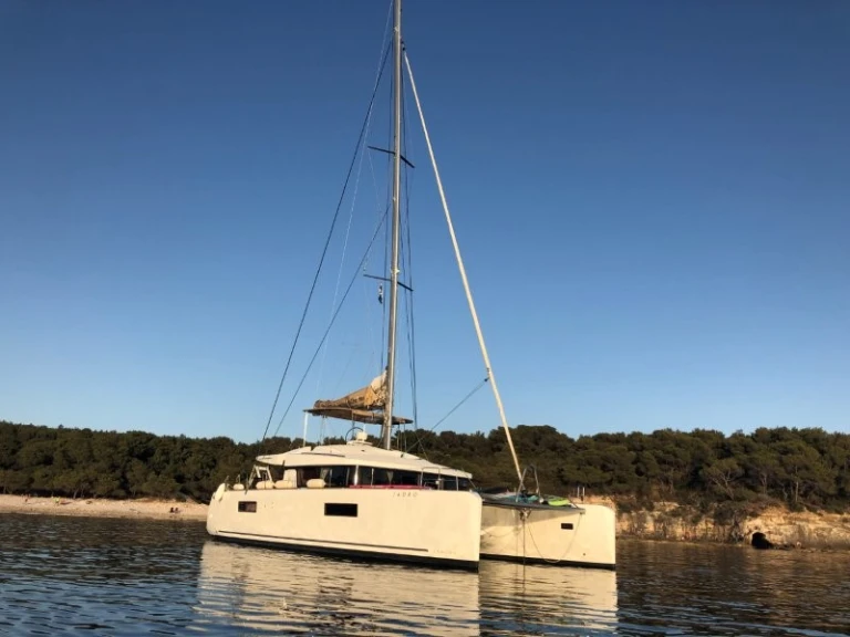 Location bateau Lávrio pas cher Lagoon 52 F