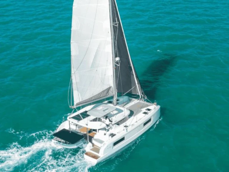 Location bateau Olbia pas cher Lagoon 38