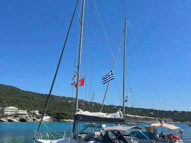 Pronajmout Plachetnice se skipperem či ne Jeanneau v Néa Péramos