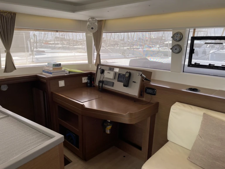 Location bateau Lagoon Lagoon 450 F à Álimos sur Samboat
