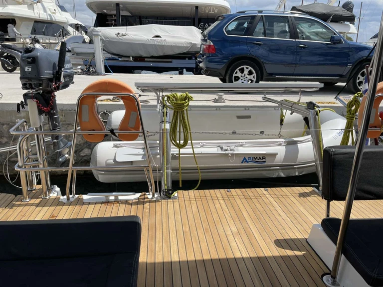 Louer Catamaran avec ou sans skipper Lagoon à Álimos