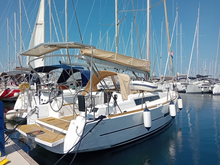 Location bateau Dufour Dufour 350 Grand Large à Biograd na Moru sur Samboat