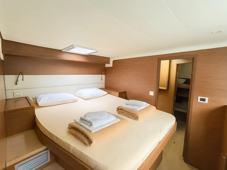 Louer Catamaran avec ou sans skipper Lagoon à Lávrio
