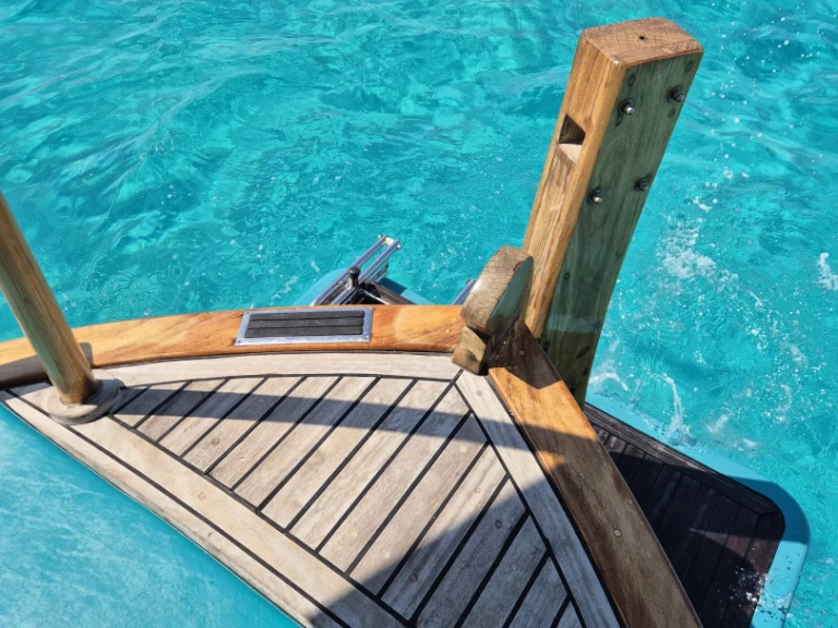 Bateau à moteur à louer à Port Mahon au meilleur prix
